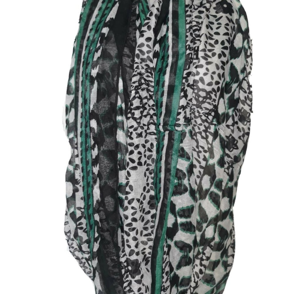 💜Womens One Size Green, White, Black Infinity Scarf